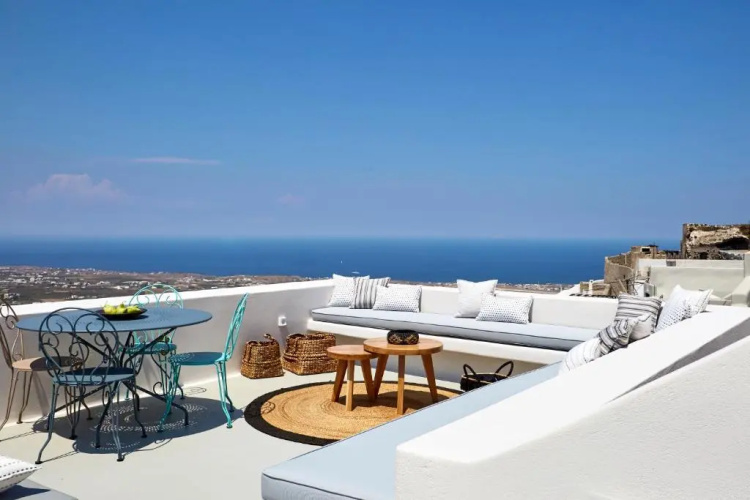 White and Co. La Torre Suites
