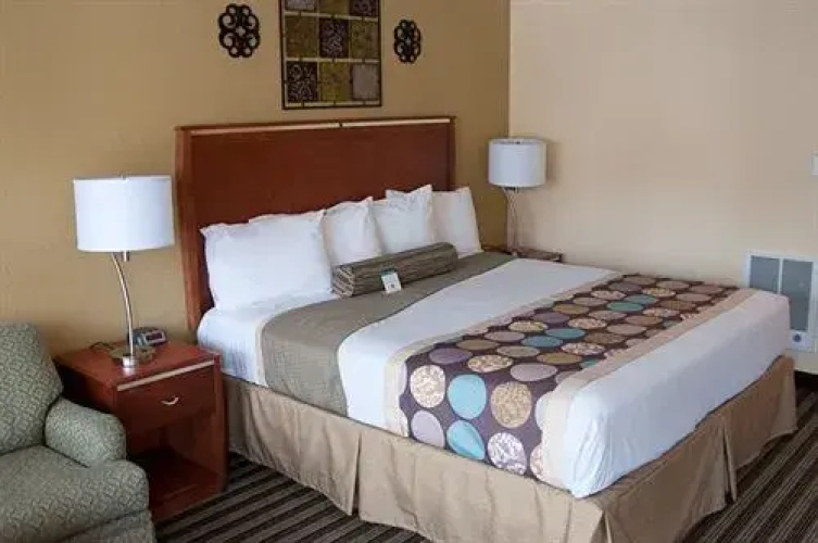 Deer Haven Inn & Suites