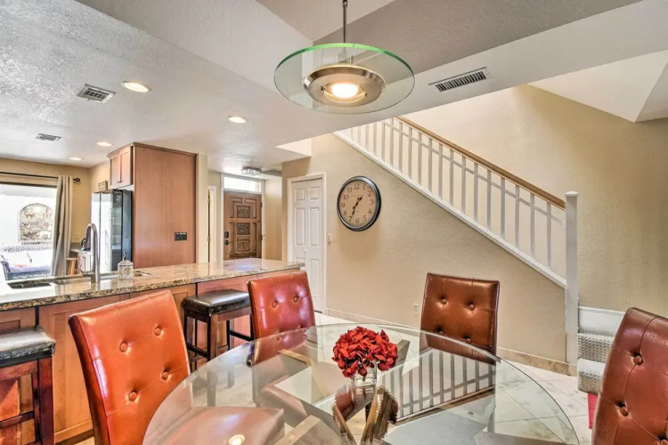 Golf Course Views, Hot Tub Access: Phoenix Home!