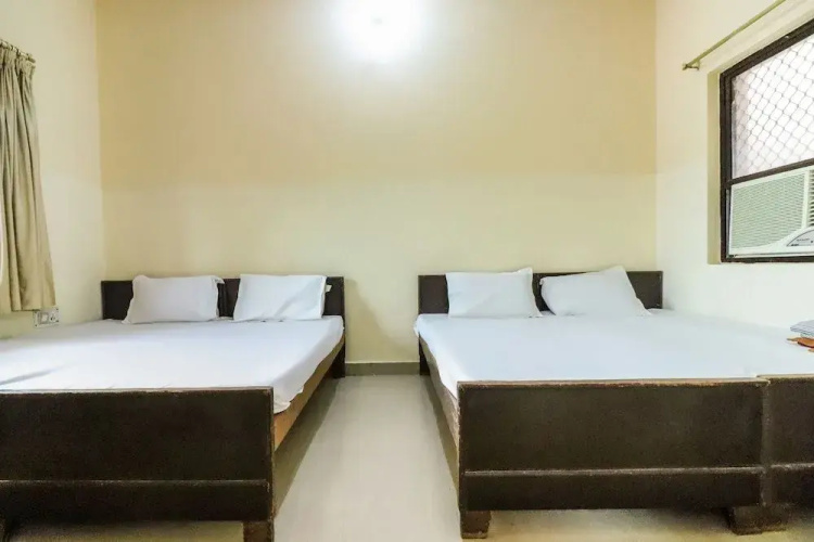 Shri Giriraj Dham by OYO Rooms