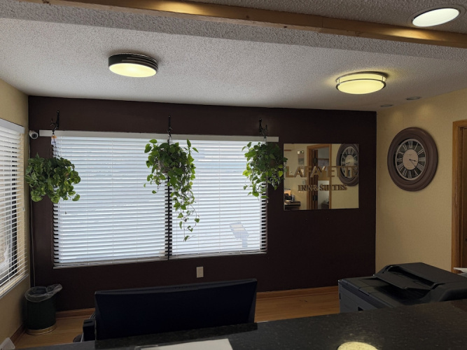 Lafayette Inn & Suites