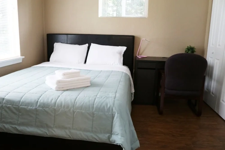 Economy Double Basement room