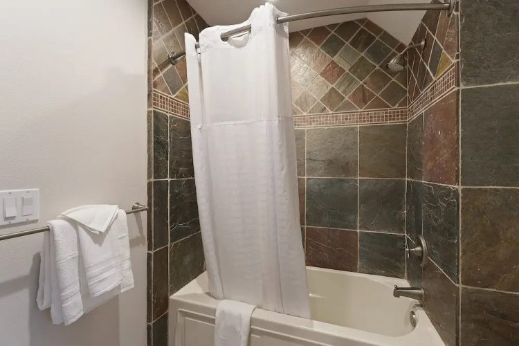12 Siskin 5 Bedroom Home