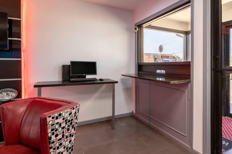 Econo Lodge Inn & Suites Enid South