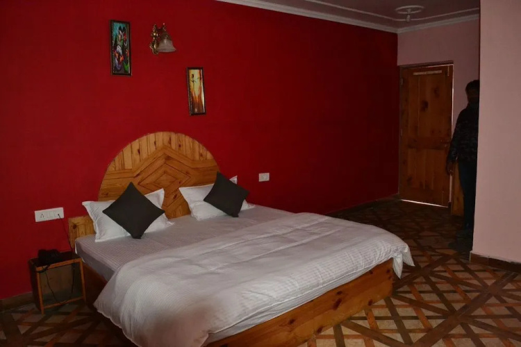 The Brooks, Manali