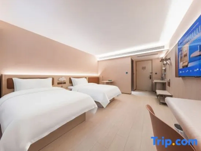 Standard Twin room with street view