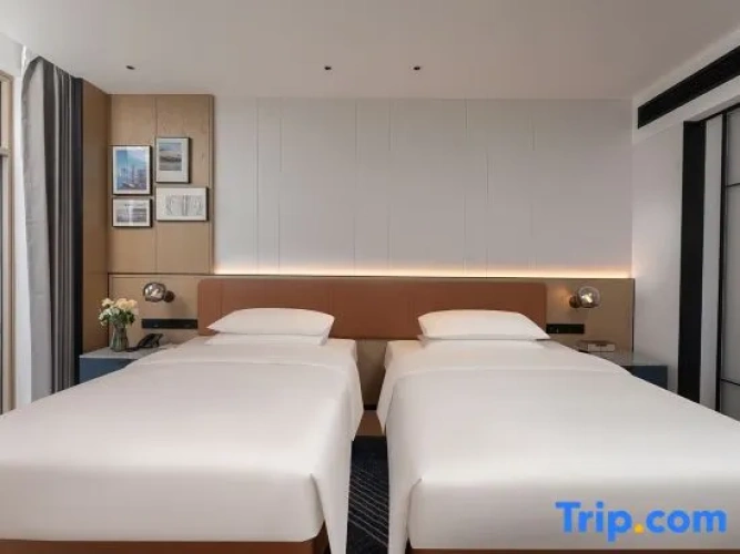 Standard Twin room with balcony and with lake view