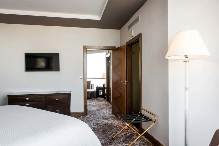 Prestige Double Suite with city view