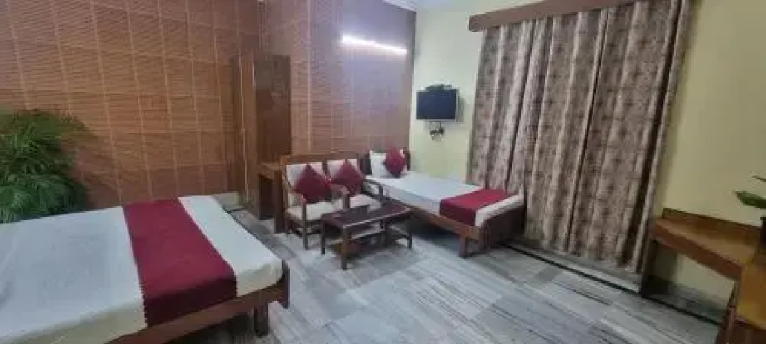 Hotel Shri Hari by OYO Rooms