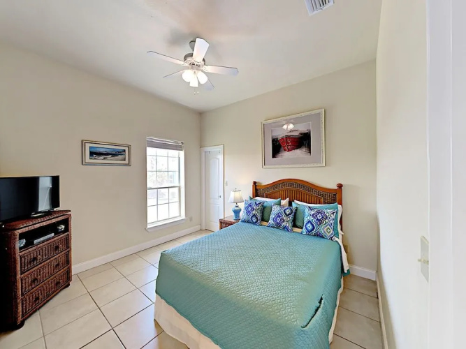 105 E Corral St Condo Unit D - 2 Br condo by RedAwning