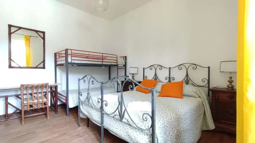Standard Twin room with courtyard view
