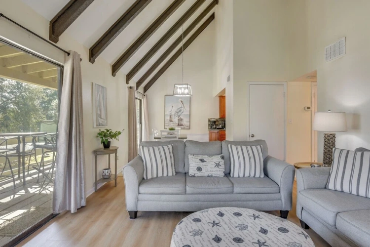 2 Bedrooms Apartment