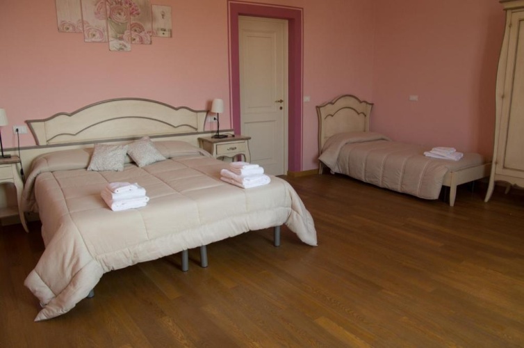 Standard Triple room