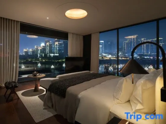 Luxury Suite