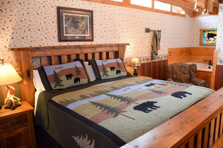 TIPPITY TOP - 2 Br Cabin