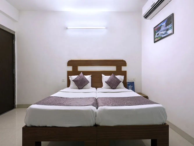 OYO 12810 Hotel Iris