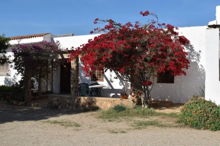 2 Bedrooms Cottage