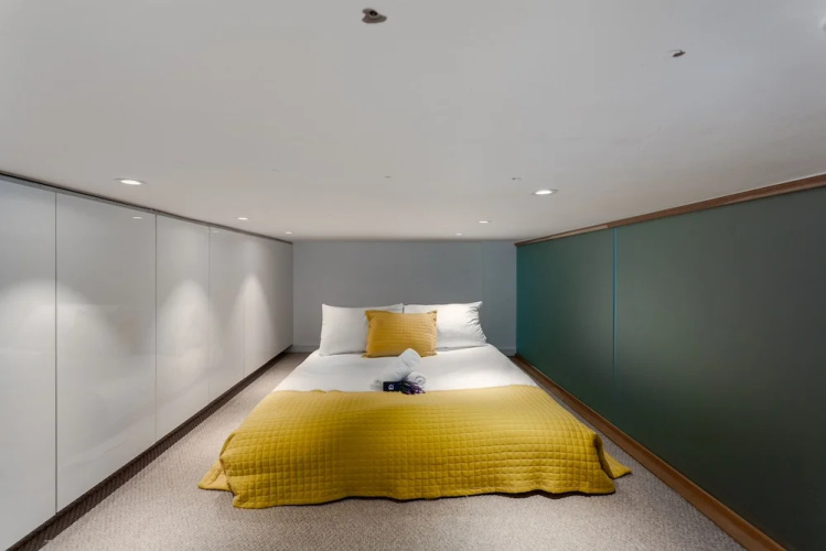 Spacious Canfield Gardens Studio
