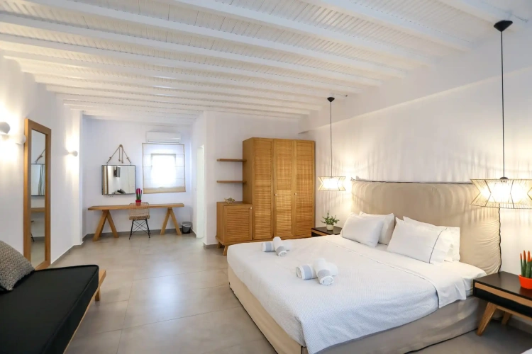 Standard Triple room