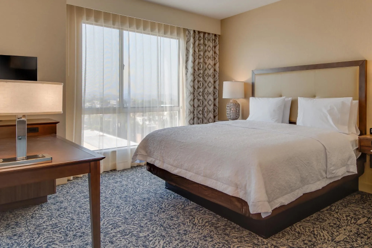 Hampton Inn & Suites Los Angeles - Glendale