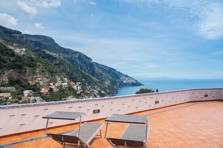 2 Bedrooms Apartment with sea view