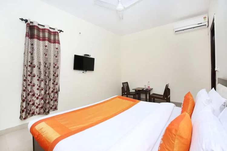 OYO 10377 Hotel Tango