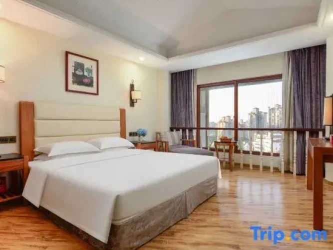 2 Bedrooms Quadruple Duplex Suite with balcony and with city view