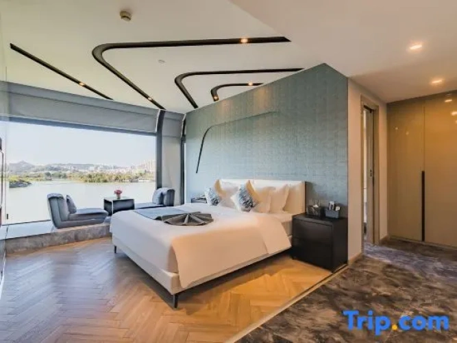 Standard Double room with lake view