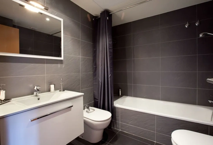 4 Bedrooms Apartment