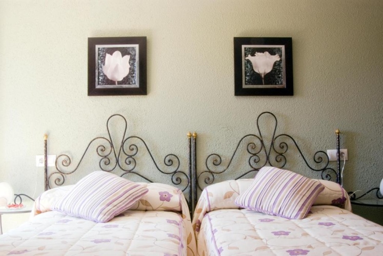 4 Bedrooms Cottage