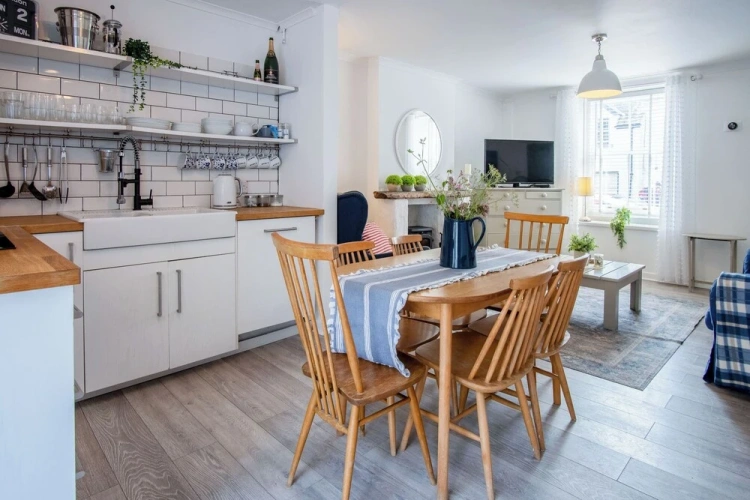 3 Bedrooms Cottage