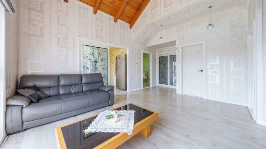 4 Bedrooms Standard Family room