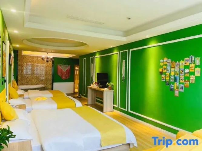 Royal Triple room with city view