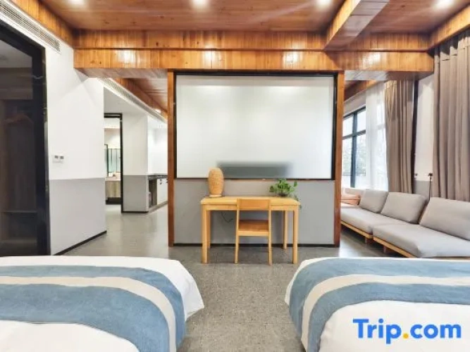 Suite with mountain view