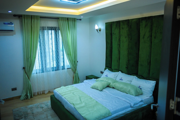 Crown Exquisite  Apartments