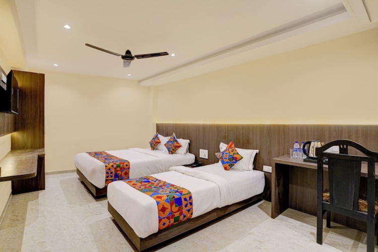 Standard Triple room