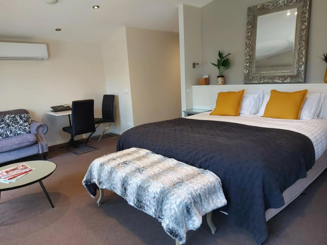Adelphi Apartment 6 Riverview 2 BDRM or 6A King Studio Riverview both with balconies