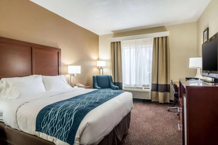 Holiday Inn Exp Stes Hannibal
