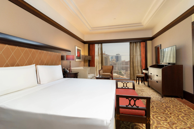 Holiday Inn Suites Kuwait Salmiya