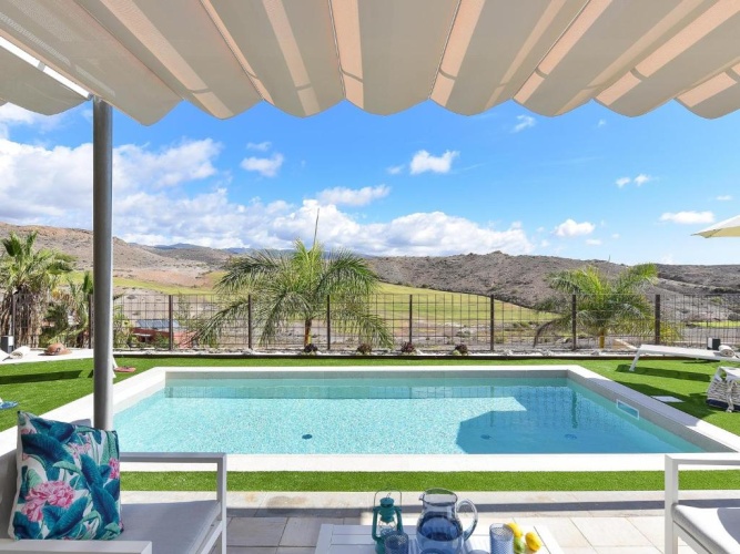 2 Bedrooms Villa