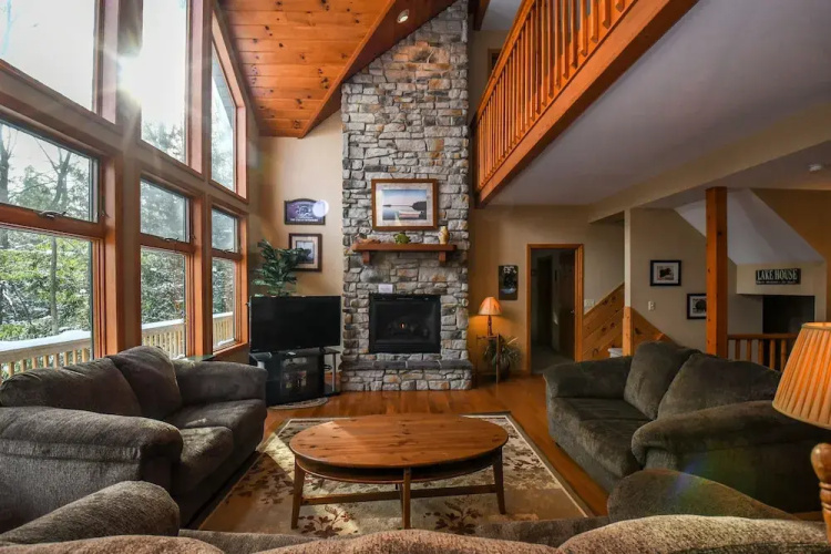 Lake House 4 Bedroom House