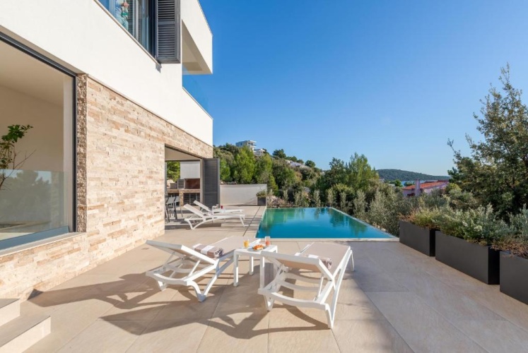 3 Bedrooms Villa