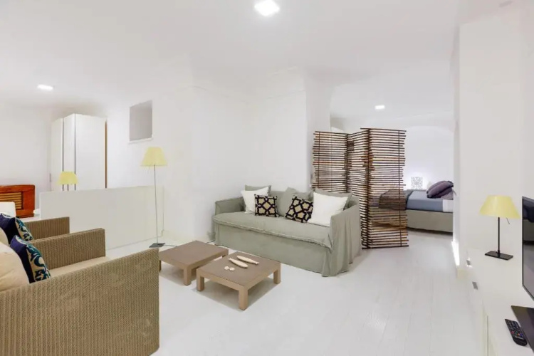 White Stylish Apartment 3