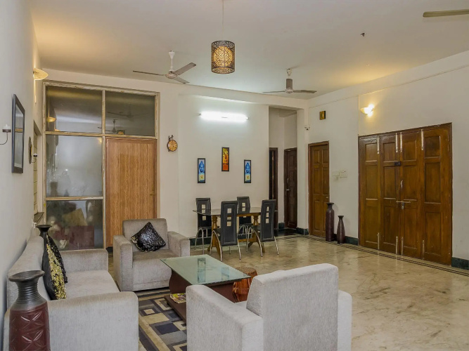 Oyo 6774 Apartment The White Feathers