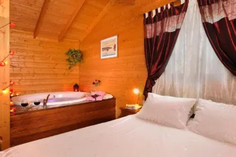 Spa Chalets In Olive Grove