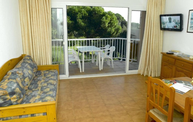 2 Bedrooms Apartment