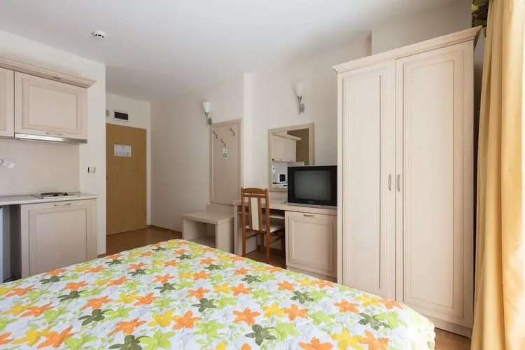 Cosy Studio with Kitchen & Balcony