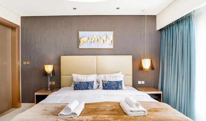 Glamorous 2BR in Damac Paramount Tower