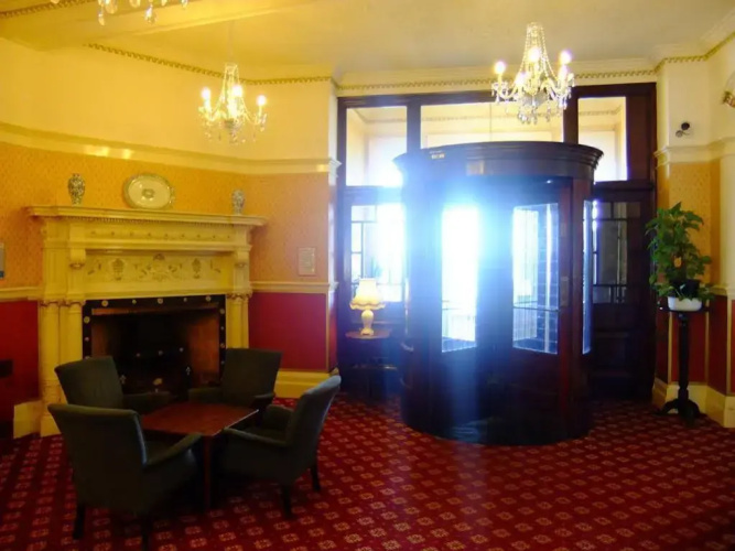 Hotel De Paris