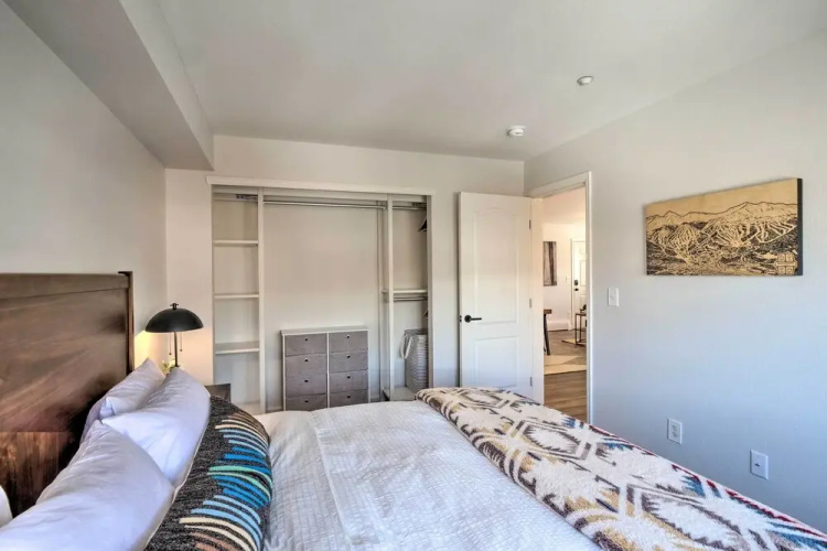 Balcony & Hot Tub Access: Modern Breck Escape!